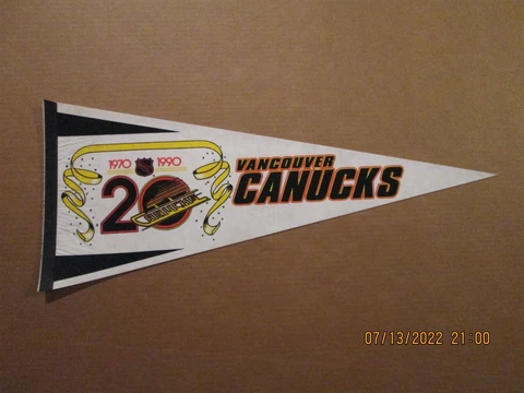 NHL Vancouver Canucks Vintage Circa 1970 1990 20 Team Logo Hockey Pennant Cover