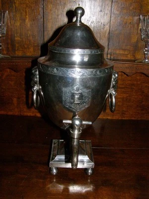 Антикварная грузинская посеребренная чайная урна из Шеффилда — ручки с головой льва — Калифорния 1790 - Изображение 1 из 4