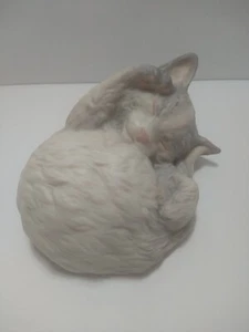 Figura Cybis Gatito Durmiente Tabitha Gato Gris Porcelana De Colección - Imagen 1 de 7