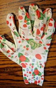 New True Living Outdoors RUBBER COATED Garden Gloves~Strawberries One Size 888 - Picture 1 of 2