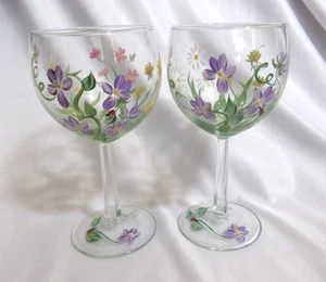 Patricia Brubaker Juego de copas de vino de abeja con flores pintadas a mano firmadas usadas en excelente estado - Imagen 1 de 6