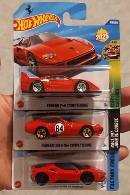 Lotto 3 Hot Wheels Ferrari: F40, SF90, 365 GTB4 2025 1:64 - Immagine 1 di 4