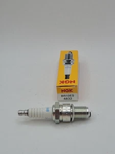 NGK Spark Plug BR10ES #4832 for Suzuki RM85/RM85L/RM80 - Foto 1 di 1