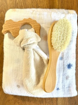 Unisex  Baby Gift Set.   - Image 1 of 4