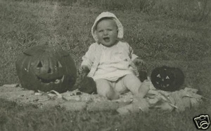 ANTIGUO DE COLECCIÓN JACK O LINTERNA FORMA INUSUAL BEBÉ ESPELUZNANTE FOTO ARTÍSTICA OTOÑO ANTIGUA - Imagen 1 de 5