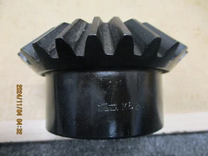 NEW MARTIN M624 X 1-1/2" BORE MITER GEAR, KEY WAY 1 SET SCREW. - Picture 1 of 2
