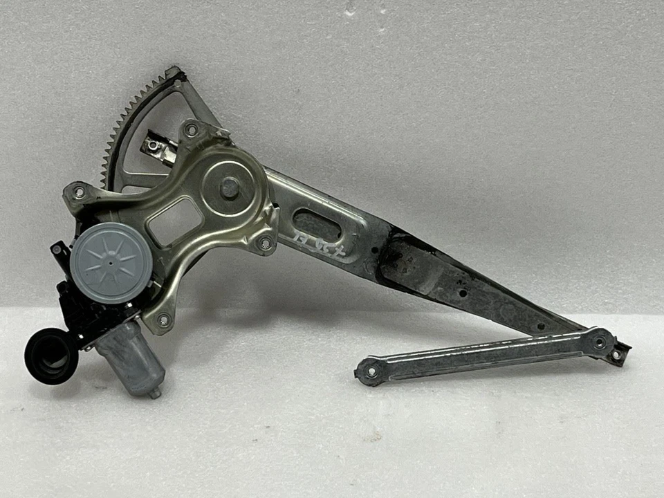 Toyota Prius 2008 lado del conductor izquierdo puerta delantera o trasera ventana regulador y motor Foto 1 de 4