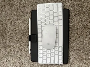 Produits Apple : iPad 9ème génération, Apple Pencil, clavier Apple et souris Magic. - Photo 1/7