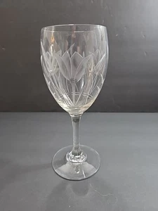 Community Lady Hamilton Crystal Water Goblet Etched Tulips Motif 7 3/8" - Picture 1 of 9