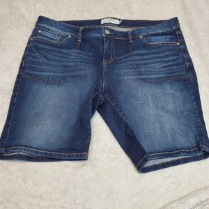 Torrid Dark Wash 9" Inseam Mid Rise Stretchy Casual Plus Size Denim Shorts 18 - Picture 1 of 8