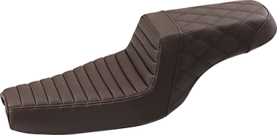 Asiento delantero Tuck-N-Roll Saddlemen Step-Up marrón para Harley Sportster 2004-2022 Foto 1 de 3