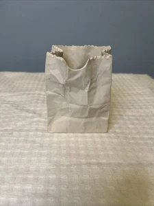 Realistische weiße Papiertütenvase Keramik Vintage 70er Jahre klein 5 Zoll - Bild 1 von 16