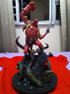 Bowen Designs Hellboy Statue SIGNED/SKETCHED - Picture 1 of 3
