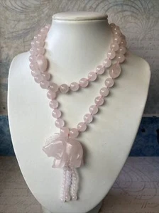"Hermoso collar de cuentas de cuarzo rosa anudado a mano de 30"" con elefante" - Imagen 1 de 7