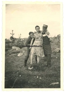 Orig. Foto Soldat als Transvestit Frau mit Beute Mütze in Finnland 1942 - Picture 1 of 1