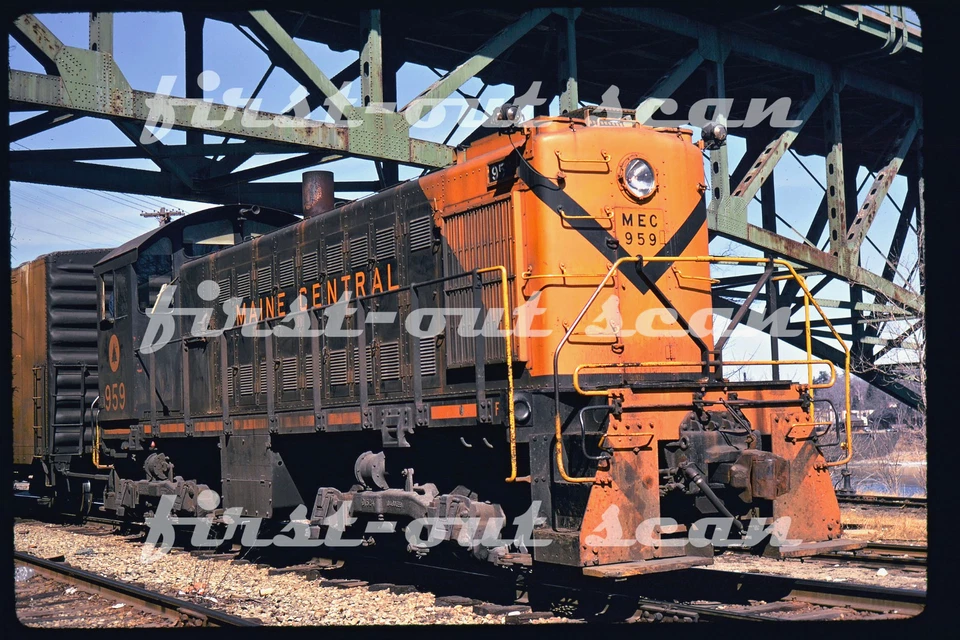 Slide original F - Maine Central MEC 959 ALCO S-1 em Augusta ME 1974 - Imagem 1 de 1