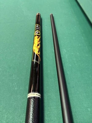 Taco de billar de fibra de carbono con logotipo, negro y dorado, punta de la ... - Imagen 1 de 4