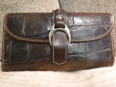 GA10 VTG Dooney & Bourke Brown Croc Embosssed Checkbook Envelope Clutch Wallet - Image 1 of 4
