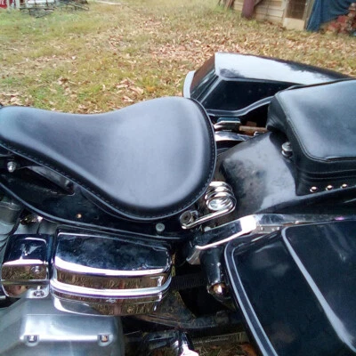 Asiento individual de resorte negro para motocicleta Harley Davidson Bobber Chopper Sportster Foto 1 de 4