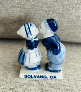 Hand Painted Delft 2pc Dutch Kissing Couple Figurine * Marked Solvang, CA - Picture 1 of 5