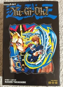 Yu-GI-Oh! (Edición 3 en 1) Volumen 4 por Kazuki Takahashi (Es decir, octubre de 2022) 24 - Imagen 1 de 7