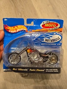 2001 Mattel HOT WHEELS Moto Twin Flame Die-cast motorcycle 1:18 Motorcycle 89339 - Picture 1 of 6