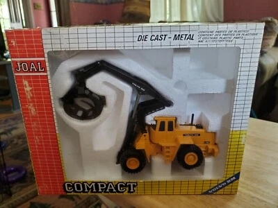 Joal Volvo BM L160 Compact 1:50 Tractor Die Cast Replica NRFB - Image 1 of 4