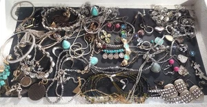 Lotto misto moda gioielli bracciali collane orecchini marche e ricambi vintage - Foto 1 di 5