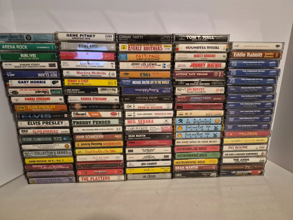 various cassette tapes pick and choose Foto 1 de 1