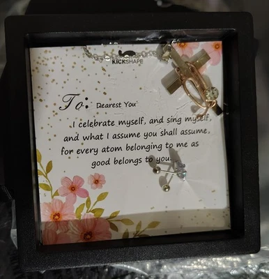 Nuevo JUEGO DE PENDIENTES Y COLGANTES CRUZ ENFERMERA Foto 1 de 4