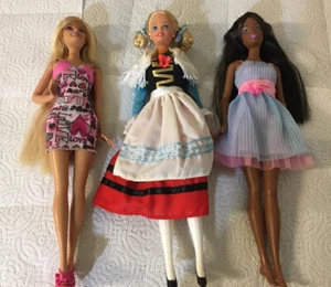 Lot Of 3 Barbie Dolls With Clothing - Picture 1 of 18