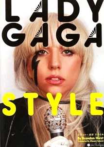 Lady GAGA japanischer Buchstil (von Brandon Hurst) 149 Seiten - Bild 1 von 11