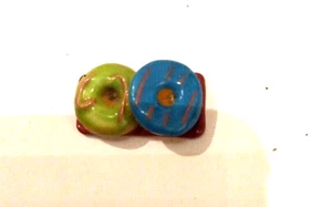 Fève VINTAGE GATEAU DONUTS PATISSERIE - Picture 1 of 2