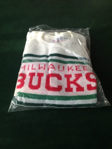 NWT CLIFF ENGLE MILWAUKEE BUCKS BRAND SWEATER NBA SIZE MEDIUM SLIM FIT Cover