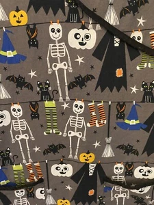 Halloween Scrub Top Women's Size Large Gray Pumpkin Cat Bat Witch Medical Nurse - Picture 1 of 10