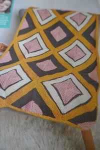 PatternTo Knit  Art Deco Style Throw In 4 Colours Of Chunky- Size 43 x 30ins - Picture 1 of 1