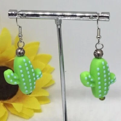 Pendientes de cactus hechos a mano por mí Foto 1 de 4