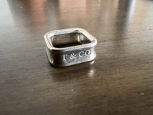 Anillo cuadrado cóncavo unisex de plata de ley 925 talla 5 Tiffany & Co 1837 - Imagen 1 de 10