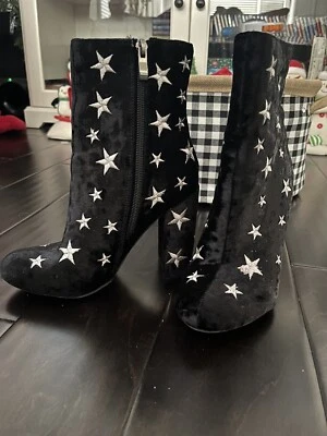 Wild Diva Women’s Lounge Boots Women’s Black boots White Star Booties Size 6 - Imagem 1 de 4