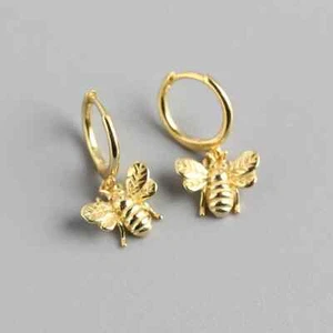 Nuevos pendientes colgantes de aro Huggie abejorro abeja 18k - Imagen 1 de 6