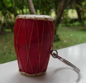 Porte-clés djembé ethnique Africain tam tam rouge en peau de chèvre et bois  - Imagen 1 de 2