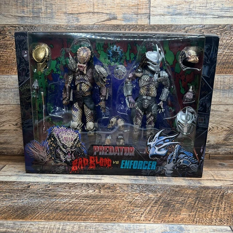 Predators ULTIMATE BAD BLOOD vs. ULTIMATE ENFORCER Neca Missing Shoulder Canon Cover