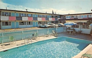 Lote de estacionamiento junto a la piscina Rancho Dolores Motel vista San Mateo, CA postal de colección años 60 - Imagen 1 de 2