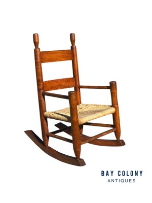 19 世纪后期原始老虎枫木儿童摇椅带拉什座椅 — 第 1/4 张图片