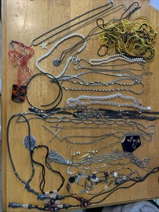 Vintage And Modern FASHION JEWELRY Most Wearable 25 Piece 1.5 Lbs - Picture 1 of 8