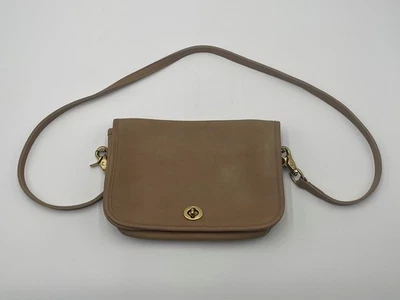 Bolso sin asas de cuero convertible Coach vintage bolso de hombro marrón británico HECHO EN EE. UU. Foto 1 de 4
