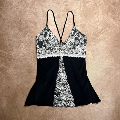 Camiseta sin mangas Vanity Vintage Y2K blanca y negra de encaje floral cintura imperio sin mangas  Foto 1 de 4