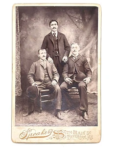 3 Hombres Retrato c1920s Bigotes Bowler Sombreros Altavoces SGI PATERSON NJ FOTOGRAFÍA - Imagen 1 de 3