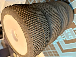 J Concepts White Disc Truggy Wheels Double Dees Tires USED 1/8 Scale 17mm - Picture 1 of 4