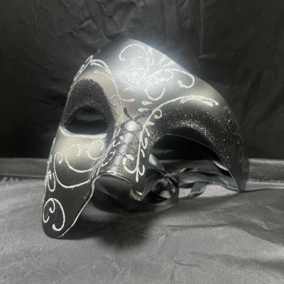 Máscara Mascarada Negra y Plateada Foto 1 de 4
